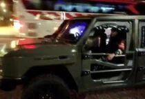 Personel Babinsa Koramil 02/Batuceper dan Babinsa Koramil 05/Ciputat, Kodim 0506/Tgr bersama Komduk meningkatkan intensitas pengamanan wilayah melalui patroli kendaraan taktis Maung,