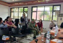 Bhabinkamtibmas Kelurahan Jelambar Polsek Grogol Petamburan Polres Metro Jakarta Barat Aipda Fitrah Amirullah bersama unsur 3 Pilar menghadiri dan memonitor kegiatan Sosialisasi Gerakan Pemilahan dan Pengolahan Sampah dari Sumber yang digelar di Aula Kantor Kelurahan Jelambar, Kecamatan Grogol Petamburan, Jakarta Barat, Jumat (8/5/2026).