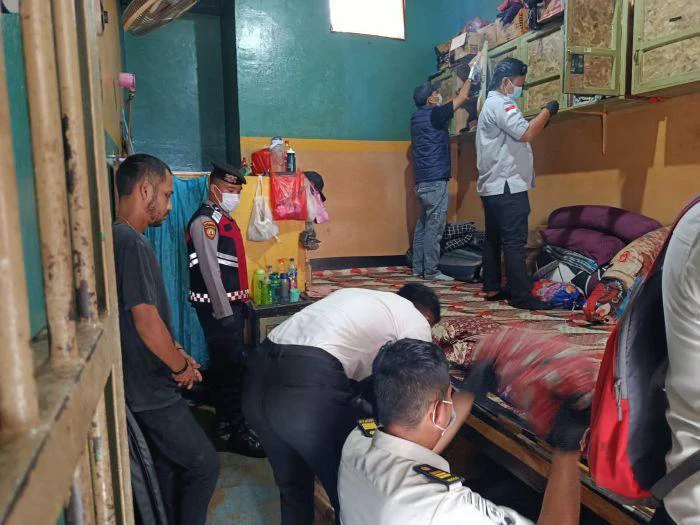 Polri Hadir Dukung Lapas Bersih dan Aman demi Lingkungan Pemasyarakatan yang Lebih Baik, personel gabungan Polres Belitung melaksanakan pengamanan kegiatan Ikrar Pemasyarakatan Bersih di Lapas Kelas IIB Tanjungpandan, Jumat (08/05/2026).