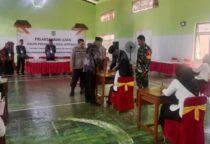 TNI-Polri pengamanan dan pengawalan kegiatan Ujian Calon Perangkat Desa Jatiprahu, Kecamatan Karangan, Kabupaten Trenggalek, Kamis (14/5/2026).