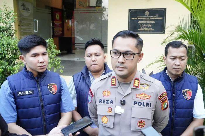 Fakta Dibalik Video Begal, Kapolsek Grogol Petamburan Polres Metro Jakarta Barat AKP Reza Aditya didampingi Kanit Reskrim Polsek Grogol Petamburan Akp Alexander Tengbu Grogol Petamburan Beri Penjelasan