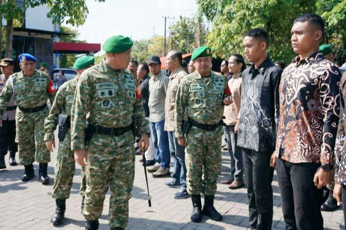 Presiden Prabowo Kunker di Nganjuk,  Resmikan Museum Marsinah Hingga KDKMP, Danrem 081/DSJ Kolonel Arm Untoro Hariyanto selaku Dansubsatgas Pamwil, melakukan pengecekan kesigapan seluruh personel TNI, Polri, serta instansi lainnya yang diterjunkan untuk melakukan pengamanan.
