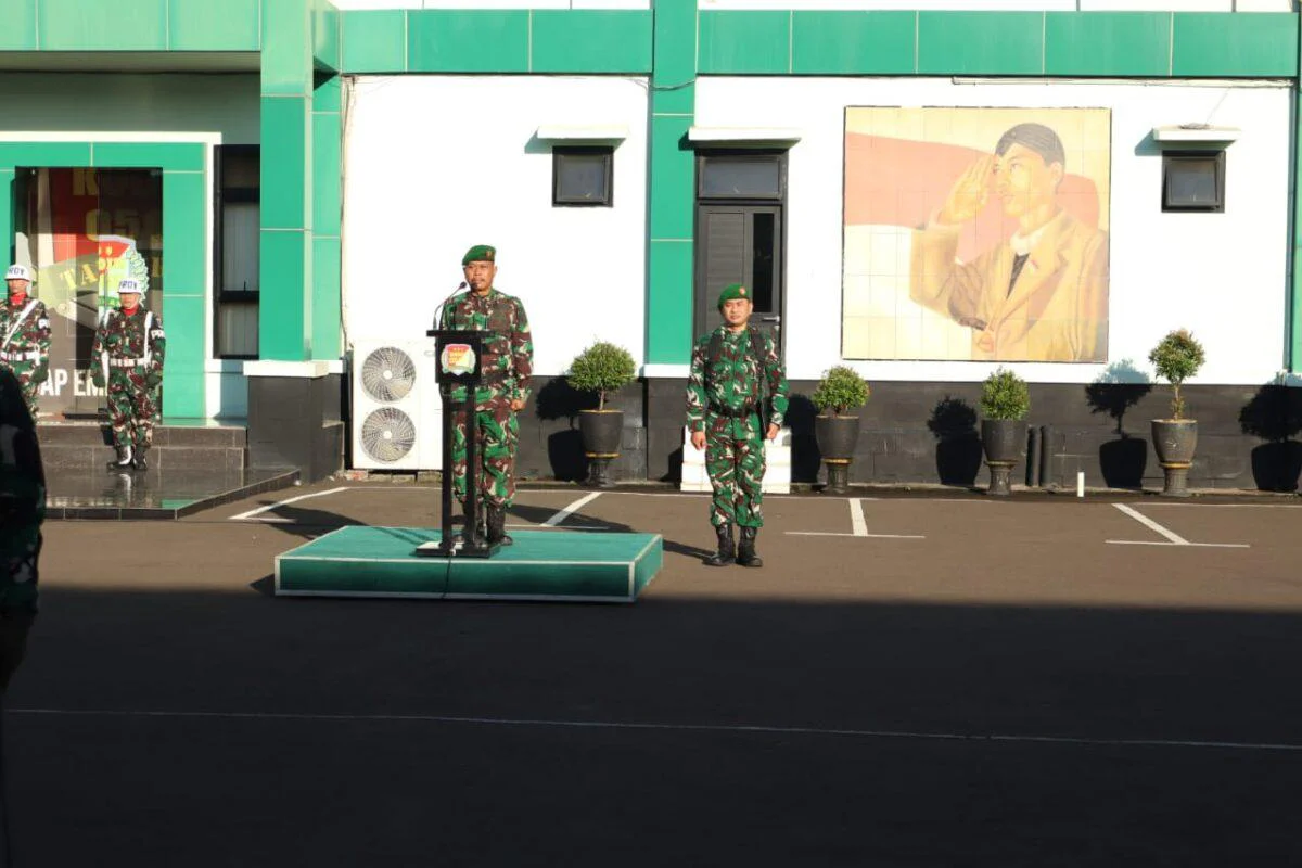 Pasi Ops Kodim 0506/Tangerang Mayor Inf Herru Susanto pimpin Upacara 17-an, di Lapangan Makodim 0506/Tgr Jalan TMP Taruna Kelurahan Sukasari Kecamatan Tangerang, Kota Tangerang, Senin (18/05/2026