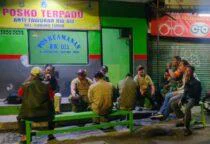 Babinsa Koramil 06/Cakung, Bhabinkamtibmas Polsek Cakung, Ketua RW, Satpol PP Kecamatan, FKDM, FKPM, serta warga masyarakat setempat, patroli serta siskamling keliling di wilayah Kelurahan Cakung Timur Kecamatan Cakung Jakarta Timur. Senin (18/05/26).