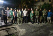 Babinsa Koramil 08/Duren Sawit Gelar Patroli Komduk, Cegah Tawuran dan Kenakalan Remaja, wilayah Kecamatan Duren Sawit Jakarta Timur, khususnya di Jl. Pendidikan 3 RT 03 RW 14 Kelurahan Duren Sawit. Rabu (20/5/2026).