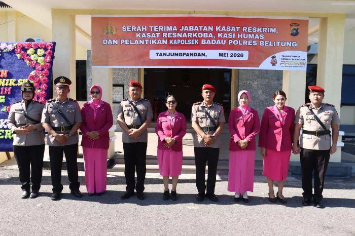 Polres Belitung melaksanakan upacara Serah Terima Jabatan,  Kasat Reskrim, Kasat Resnarkoba, Kasi Humas serta pelantikan Kapolsek Badau pada Kamis (21/5/2026) pagi di halaman Mapolres Belitung.