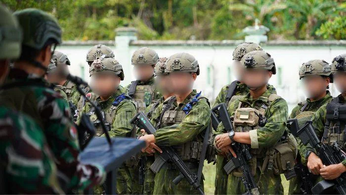 Pangkoops TNI Habema, Mayjen TNI Yudha Airlangga, beserta rombongan langsung meninjau sejumlah pos personel satuan tugas (Satgas)
