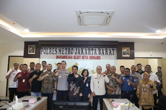 Polres Metro Jakarta Barat Bahas Implementasi KUHAP Baru Bersama PPNS dan Instansi Terkait di Ruang Rapat Arisdinata Polres Metro Jakarta Barat, Jumat (22/5/2026).