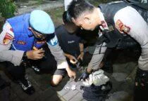 Razia Gabungan di Latumenten, Polres Metro Jakarta Barat bersama unsur 3 Pilar menggelar apel gabungan patroli dan razia kepolisian secara serentak, Sabtu malam (23/5/2026). Amankan Empat Orang dan Obat Keras Daftar golongan G