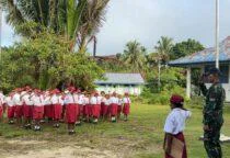 Satgas Pamtas Yonif 763/SBA Gelar upacara bendera bersama siswa-siswi SD YPPK Santo Petrus Yarat Konja yang bertempat di Kampung Konja, Kabupaten Maybrat, (24/5/2026).