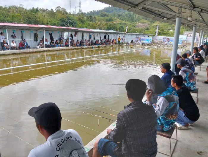 Pererat Silaturahmi dengan Masyarakat, Kodim 0210/TU Gelar Lomba Mancing Piala Dandim 0210/TU TA 2026, berlangsung di Kolam Pemancingan Mancung, Desa Hutabarat, Kecamatan Siitas Barita, Kabupaten Tapanuli Utara, Sumatera Utara, pada Minggu (24/5/2026).