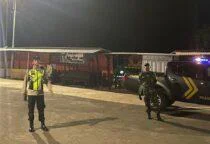 Patroli Malam, Personel Koramil 25 Paranggupito bersama aparat Kepolisian melaksanakan patroli Cipta Kondisi guna menjaga keamanan dan ketertiban masyarakat. Kegiatan dimulai pukul 21.00 WIB