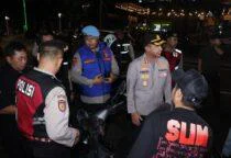 Operasi skala besar guna mengantisipasi aksi kejahatan jalanan, tawuran, serta peredaran narkoba, Kapolres Metro Jakarta Barat Kombes Pol Twedi Aditya Bennyahdi Tekan Kriminalitas Jalanan, Empat Orang Diamankan Bawa Sabu dan Obat Terlarang di Tambora