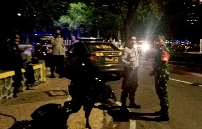 Koramil 04/Pulogadung Bersama Tiga Pilar Intensifkan Patroli/Siskamling Demi Keamanan Wilayah, di wilayah Kecamatan Pulogadung, Jakarta Timur. Minggu (24/5/2026). Jalan Haji Tien RT 02 RW 01, Kelurahan Rawamangun serta Jalan Pulomas Barat RT 02 RW 13, Kelurahan Kayu Putih