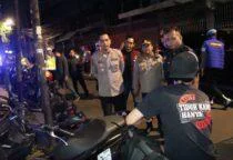 Wakapolres Metro Jakarta Barat AKBP Rezi Dharmawan Pimpin Patroli Mobile dan Razia Kejahatan Jalanan Dini Hari, melibatkan personel gabungan dari Polri, TNI serta Satpol PP.