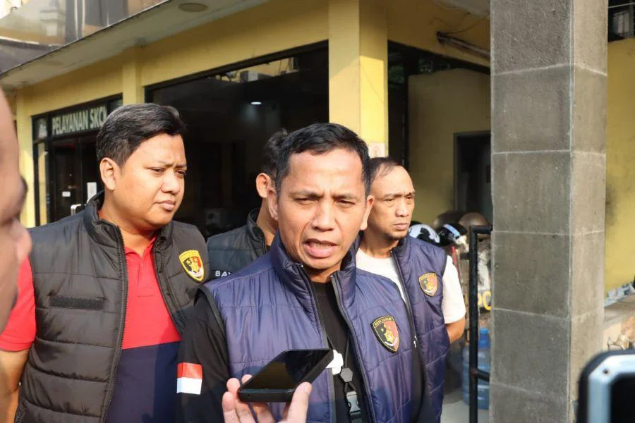 Rampas Motor dan HP Korban dengan Modus Fitnah, Tiga Pelaku Ditangkap, Unit Reskrim Polsek Cengkareng Polres Metro Jakarta Barat berhasil mengungkap kasus pencurian 
