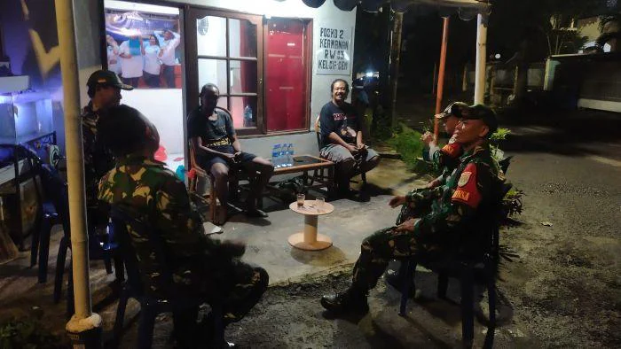 Babinsa Koramil 01/Jatinegara Bersama Komduk Gelar Patroli Malam, Melalui patroli bersama ini, kami ingin memastikan situasi wilayah tetap aman, sekaligus mempererat sinergitas