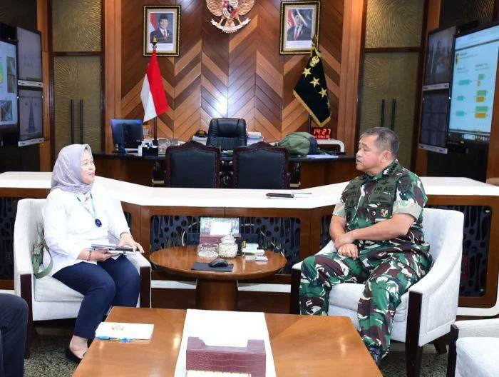 Kasad Jenderal TNI Maruli Simanjuntak dan Deputi Kemenko Pangan Dr. Ir. Nani Hendiarti, Bahas Percepatan Pengelolaan Sampah Nasional di Markas Besar Angkatan Darat (Mabesad), Jakarta, Selasa (5/5/2026)