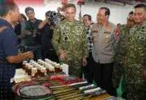 Presiden Prabowo Resmikan 1.061 Koperasi Merah Putih, Pangdam Jaya Pangdam Jaya/Jayakarta Letjen TNI Deddy Suryadi, dan Dandim 0503/JB Letkol Inf Saputra Hakki hadiri Peluncuran di Meruya Selatan