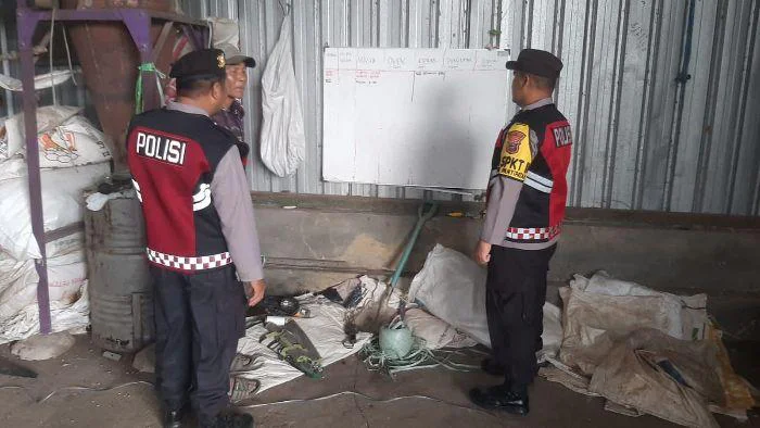Dukung Ketahanan Pangan, Personel Polsek Panyipatan Cek fasilitas pengering (dryer) yang berlokasi di Desa Suka Ramah RT.18 RW.03 , Kecamatan Panyipatan, Kabupaten Tanah Laut.