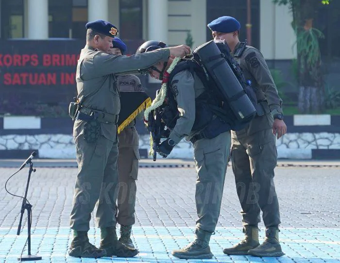 Penuh Kehormatan, Wadankorbrimob Polri Irjen Pol. Reza Arief Dewanto memimpin Upacara Penyambutan Pasukan Korbrimob Polri Purna Tugas Operasi Amole II-2025 di wilayah