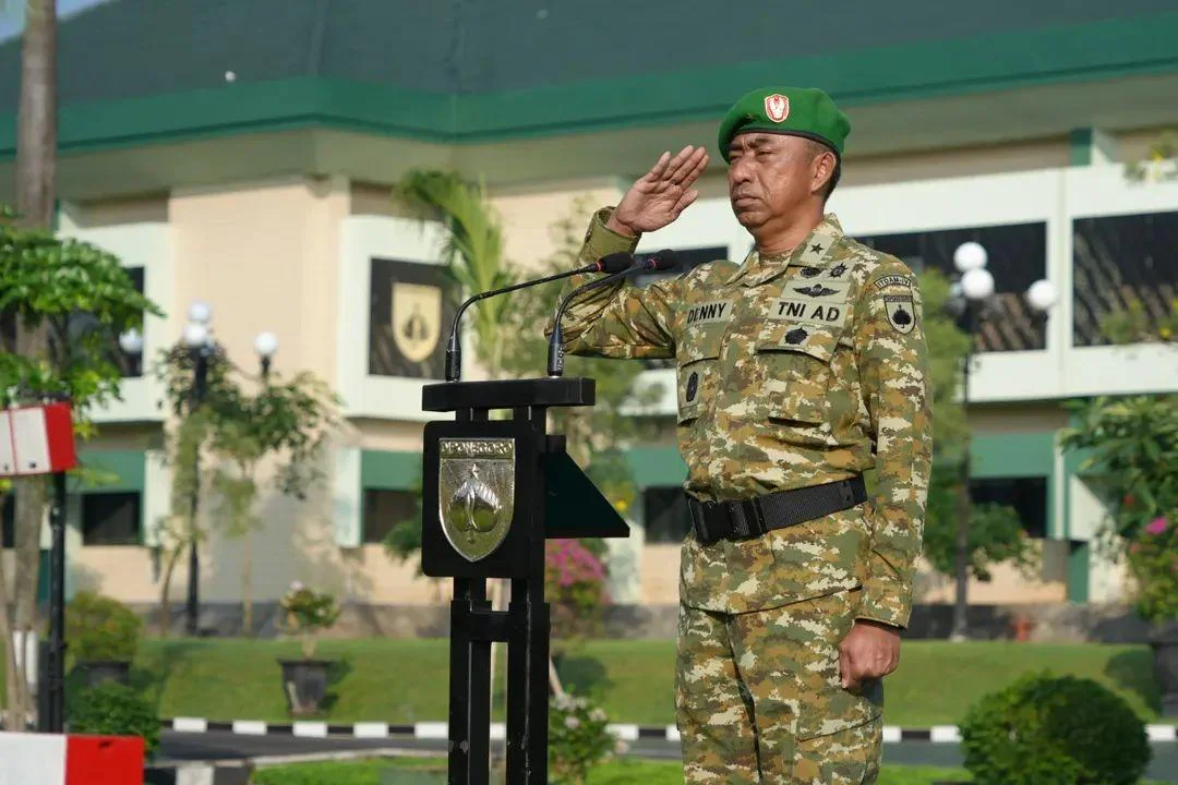 Irdam IV/Diponegoro Brigjen TNI Denny Marantika, memimpin upacara bendera peringatan Hari Kebangkitan Nasional ke-118 tahun 2026