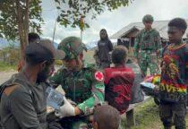 Pelayanan Kesehatan TNI untuk Masyarakat Puncak Jaya Dipimpin Danpos Nume Kapten Inf Akhmad Sultoni Yahya kepada masyarakat Distrik Nume, Kabupaten Puncak Jaya, Sabtu (18/05/2026).