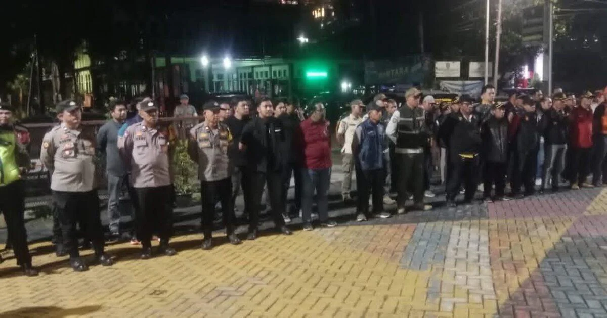 Patroli Cipkon Kamtibmas Digelar Serentak 8 Kecamatan di halaman kantor kecamatan/Mapolsek setempat dan dilanjutkan patroli kelililing wilayah hingga Minggu (24/5/2026) dini hari. Dipimpin para Camat, Kapolsek, Danramil, kegiatan diikuti para lurah tempat.