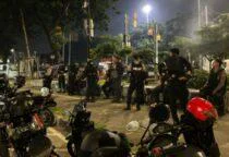 Brimob Polda Metro Amankan Remaja dan Sajam Pascatawuran di Penggilingan di kawasan Jalan Pisangan, Penggilingan, Cakung, Jakarta Timur, Jumat (22/5/2026) dini hari.