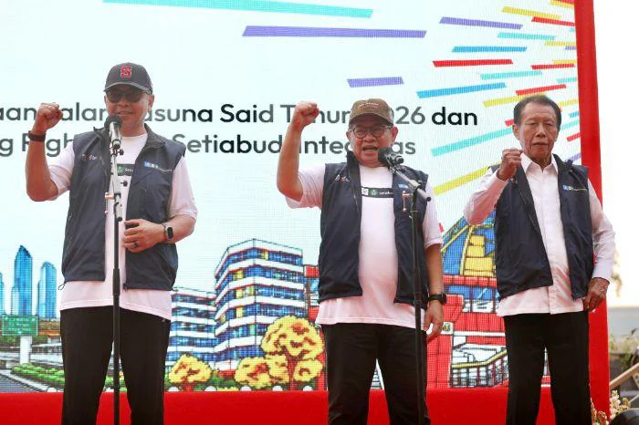 Penantian 20 Tahun Berakhir: Gubernur DKI Jakarta Pramono Anung hasil penataan kawasan Jalan H.R. Rasuna Said sekaligus memperkenalkan nama baru Halte Transjakarta Setiabudi Integritas di Jakarta Selatan, Minggu (21/6/2026) pagi.