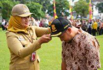 Upacara Hari lahir Pancasila 2026, Wali Kota Jakarta Barat Iin Mutmainnah Apresiasi kehadiran FKDM dari delapan Kecamatan di Halaman Kantor Wali Kota Jakarta Barat, Senin (1/6/2026).