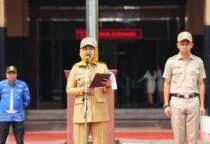 Wali Kota Jakarta Barat Iin Mutmainnah pimpin upacara Hari Lahir Pancasila 2026, digelar di halaman Kantor Wali Kota Jakarta Barat, Senin (1/6/2026). tema "Pancasila Pemersatu Bangsa, Fondasi Perdamaian Dunia".