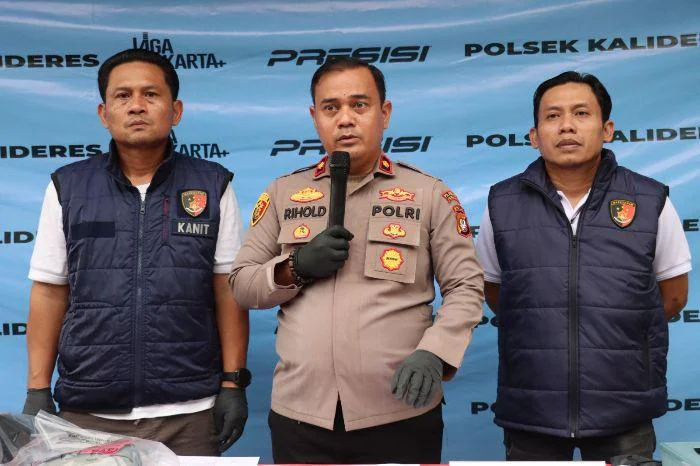 Polsek Kalideres Polres Metro Jakarta Barat bongkar peredaran obat ilegar ratusan butir Tramadol dan Hexymer disita, obat keras Daftar G Berkedok Toko Plastik