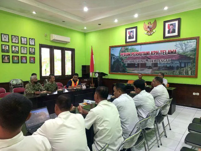 Langkah Besar di Juwangi! Dandim 0724/Boyolali Letkol Inf Dhanu Anggoro Asmoro, melaksanakan kunjungan kerja ke Perhutani KPH Telawa di Kecamatan Juwangi, Kabupaten Boyolali, Senin (1/6/2026)