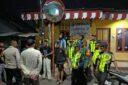 Patroli Komduk Sisir Wilayah Cipayung, Babinsa Koramil 07/Cipayung bersama Unsur Komduk menggelar patroli keliling di wilayah Kecamatan Cipayung Jakarta Timur Ajak Warga Bersatu Cegah Tawuran dan Kenakalan Remaja