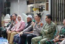 Sinergi TNI-Polri di Klender: Jaga Jakarta On The Spot Serap Aspirasi Warga, Kapolres Metro Jakarta Timur, Kombes Pol. Dr. Alfian Nurrizal, didampingi Dandim 0505/Jakarta Timur, Kolonel Inf. Nelson Paido Makmur Marpaung, di Pos Terpadu RW 01 Kebon Singkong, Kelurahan Klender, Kecamatan Duren Sawit, Selasa (9/6/2026).
