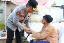 Kapolda Babel Irjen Pol Viktor T. Sihombing didampingi Wakapolda Brigjen Pol Murry Mirranda Bedah Rumah Warga di Belitung Sambut HUT Bhayangkara ke-80