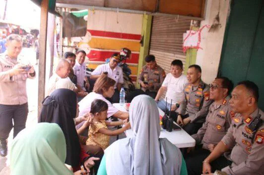 Polres Jakbar dan Polsek Tamansari menggelar kegiatan "Jaga Jakarta+ Jayakarta On The Spot" di RW 01 Kelurahan Glodok, Kecamatan Tamansari, Jakarta Barat, Rabu (17/6/2026).