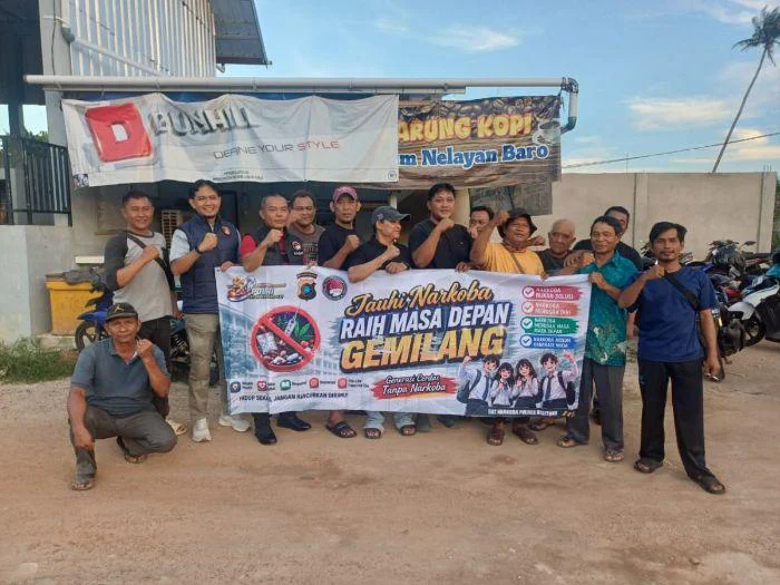Polres Belitung Edukasi Nelayan Tentang Bahaya dan Ancaman Penyeludupan Narkoba  Melalui Jalur Laut di Warung Kopi Nelayan Baro, Jalan Dahlan RT 12 RW 05 Dusun Pak Mangga, Kelurahan Pangkal Lalang, Kecamatan Tanjungpandan