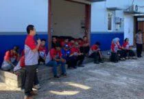 Kasat Resnarkoba Polres Belitung AKP Budi Santoso, didampingi personel Sat Resnarkoba, edukasi bahaya Narkoba di Kantor JNE Cabang Utama Tanjungpandan, Jalan Air Ketekok No. 01, Desa Air Merbau, Kecamatan Tanjungpandan, Kabupaten Belitung 