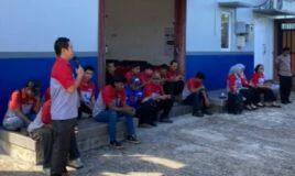 Kasat Resnarkoba Polres Belitung AKP Budi Santoso, didampingi personel Sat Resnarkoba, edukasi bahaya Narkoba di Kantor JNE Cabang Utama Tanjungpandan, Jalan Air Ketekok No. 01, Desa Air Merbau, Kecamatan Tanjungpandan, Kabupaten Belitung 