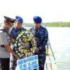 Tabur Bunga di Laut, Polres Belitung Kenang Jasa Pahlawan dalam Rangka Hari Bhayangkara ke-80, Wakapolres Belitung Kompol Bagus Krisna Ekaputra bersama Satuan Polisi Perairan dan Udara (Satpolairud) melaksanakan Upacara dan Tabur Bunga di perairan Belitung, Rabu (24/6/2026).