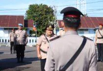 Peringati HUT Bhayangkara ke-80, Kapolres Belitung AKBP Sarwo Edi Wibowo memimpin Upacara Ziarah Makam Pahlawan yang dilaksanakan di Taman Makam Pahlawan Ksatria Tumbang Ganti, Rabu (24/6/2026).