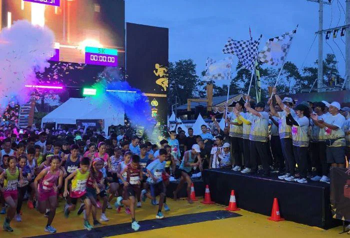 Ribuan Pelari Padati Bhayangkara Babel Run 2026, Semarak HUT Bhayangkara ke-80, yang digelar oleh Polda Bangka Belitung, didepan Taman Bhayangkara Polda Babel, Minggu (28/6/26). 