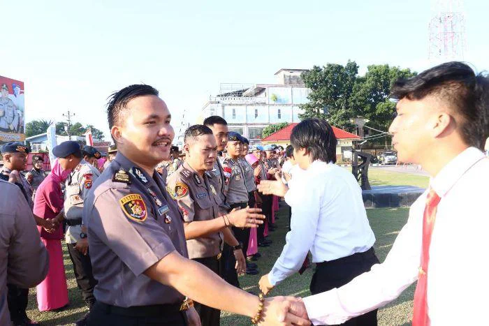 ​52 Personel Polres Belitung Resmi Naik Pangkat, dipimpin langsung oleh Kapolres Belitung, AKBP Sarwo Edi Wibowo, di halaman Mako Polres Belitung, Selasa (30/6/2026) sore. Jadikan Motivasi Tingkatkan Pelayanan