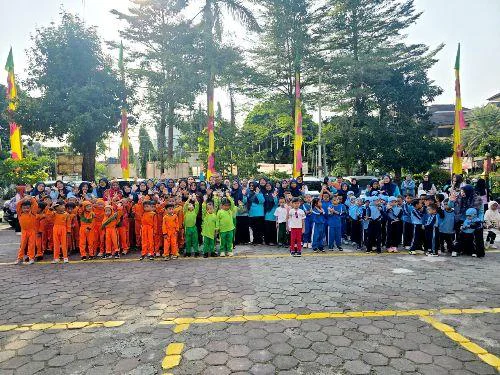 Hari Anak Nasional (HAN) ke-42 Tahun 2026 bersama anak-anak Pendidikan Anak Usia Dini (PAUD) dengan tema "Sayang Anak, Lindungi dan Bangun Masa Depan", Kecamatan Kebon Jeruk Gelar Kegiatan Bersama Anak PAUD
