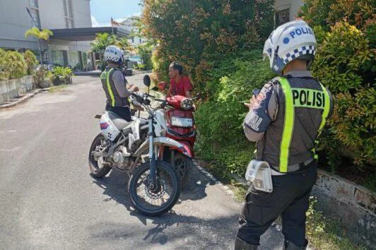 Satlantas Polres Belitung Laksanakan Penindakan Hunting System Berbasis ETLE Handheld, 5 Pelanggar Ditilang, pada Senin (6/7/2026) mulai pukul 09.00 WIB hingga selesai di seputaran Kota Tanjungpandan.