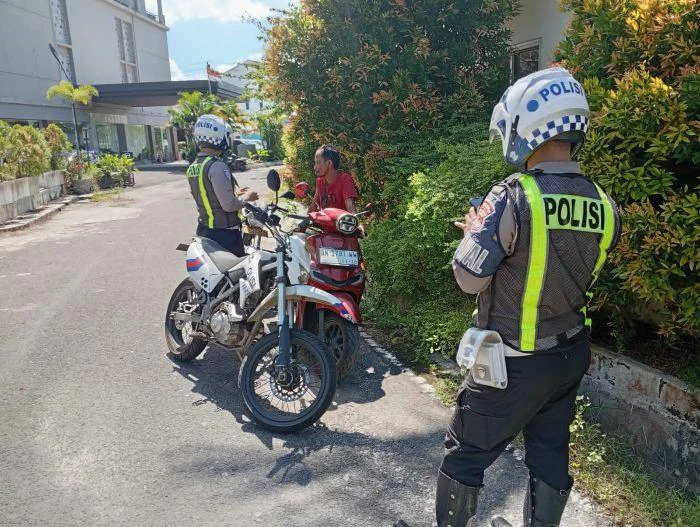 Satlantas Polres Belitung Laksanakan Penindakan Hunting System Berbasis ETLE Handheld, 5 Pelanggar Ditilang, pada Senin (6/7/2026) mulai pukul 09.00 WIB hingga selesai di seputaran Kota Tanjungpandan.