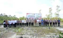 Polres Belitung Gelar Penanaman Pohon Peringati Hari Bhayangkara ke-80, di Pos PT. Timah Badau, Jalan H. A.S. Hanandjoeddin, Desa Badau yang dipimpin oleh Kapolres Belitung AKBP Sarwo Edi Wibowo, S.I.K dan dihadiri oleh Wakil Bupati Kab. Belitung,