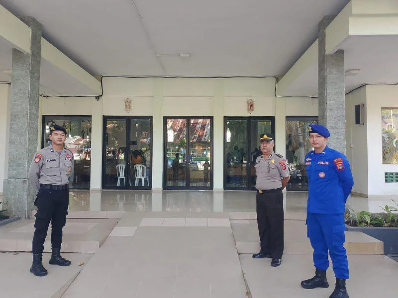 Polres Belitung Hadir Pastikan Keamanan Ibadah Minggu, di Gereja Regina Pacis, Jalan Melati, Kelurahan Kota, Kecamatan Tanjungpandan, Minggu (12/7/2026).